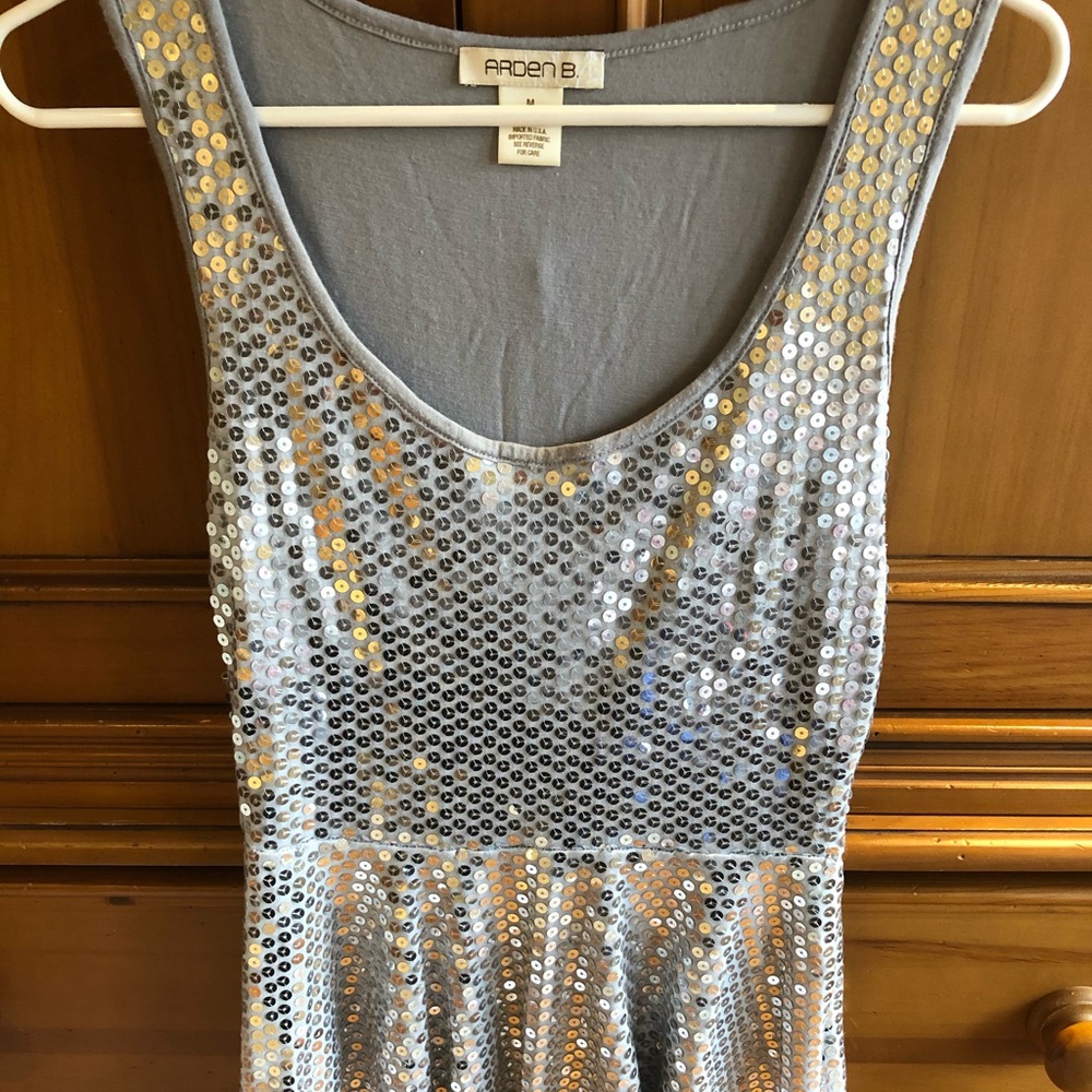 Arden-B Grey/Silver Sequin Top